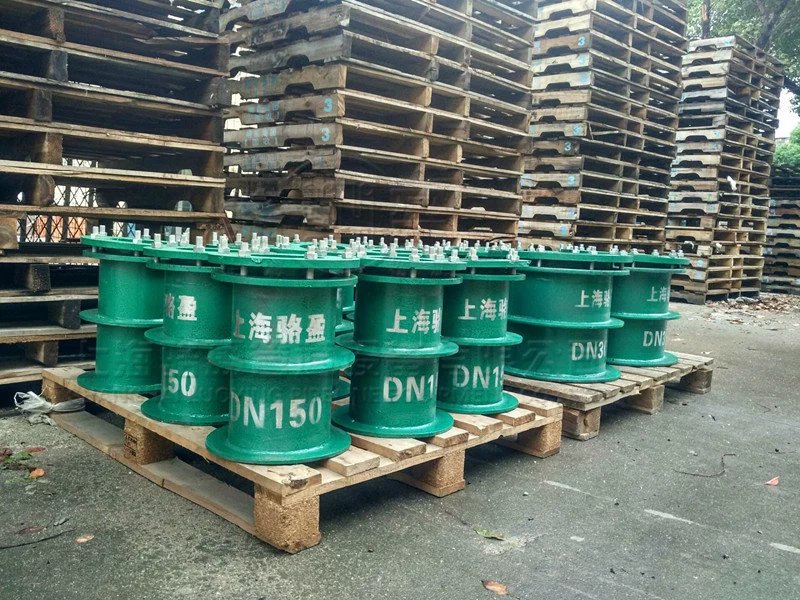 <a href=http://www.m.shuangjinlong.com target=_blank class=infotextkey>柔性防水套管</a>防水層被破壞的原因